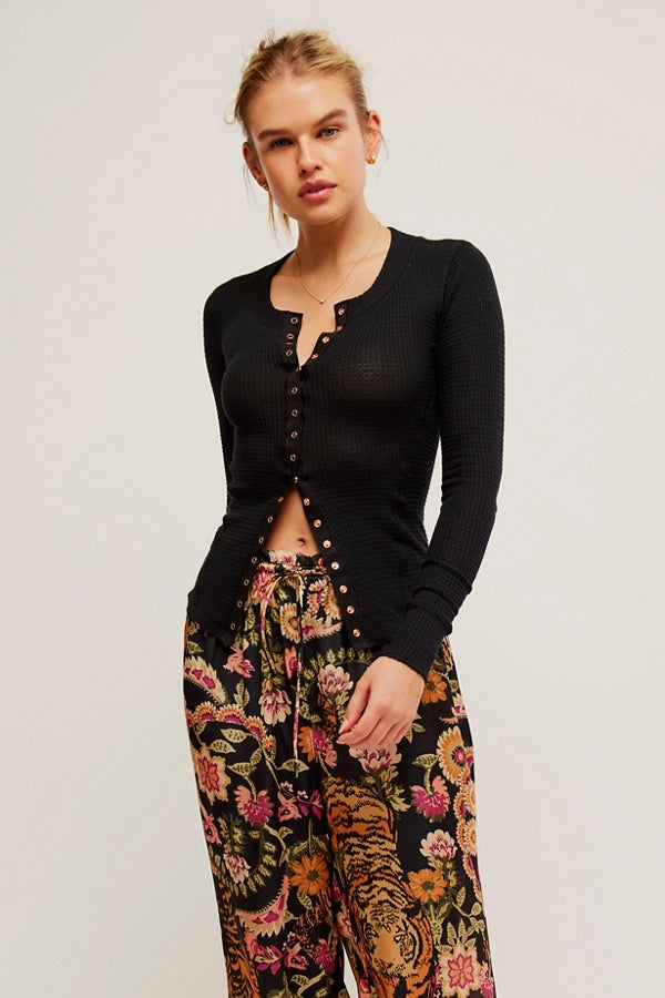 going places cardi | black